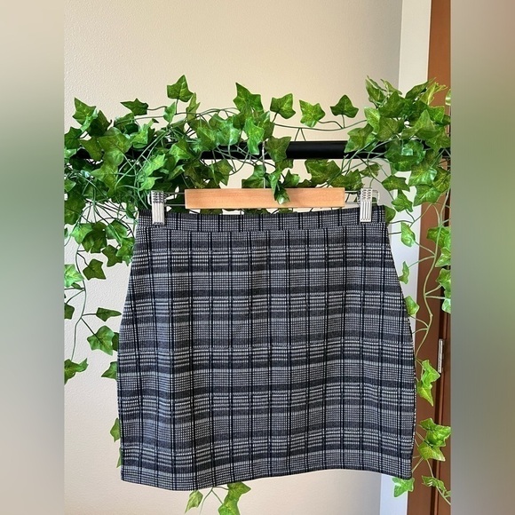 Black and white plaid pencil skirt forever 21 size medium - Picture 3 of 3